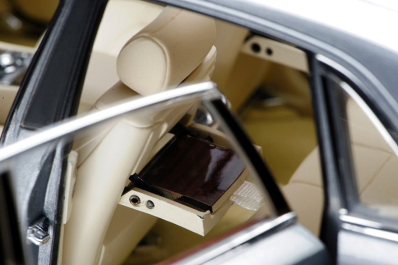 1/18 Kyosho Rolls-Royce Ghost (Jubilee Silver Blue) Diecast