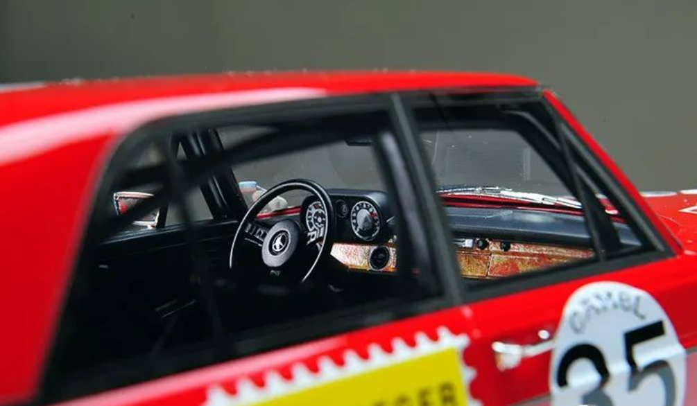 ミニカー GOC 1⁄18 Mercedes Benz 300 SEL 6.8 AMG Minichamps 1:18
