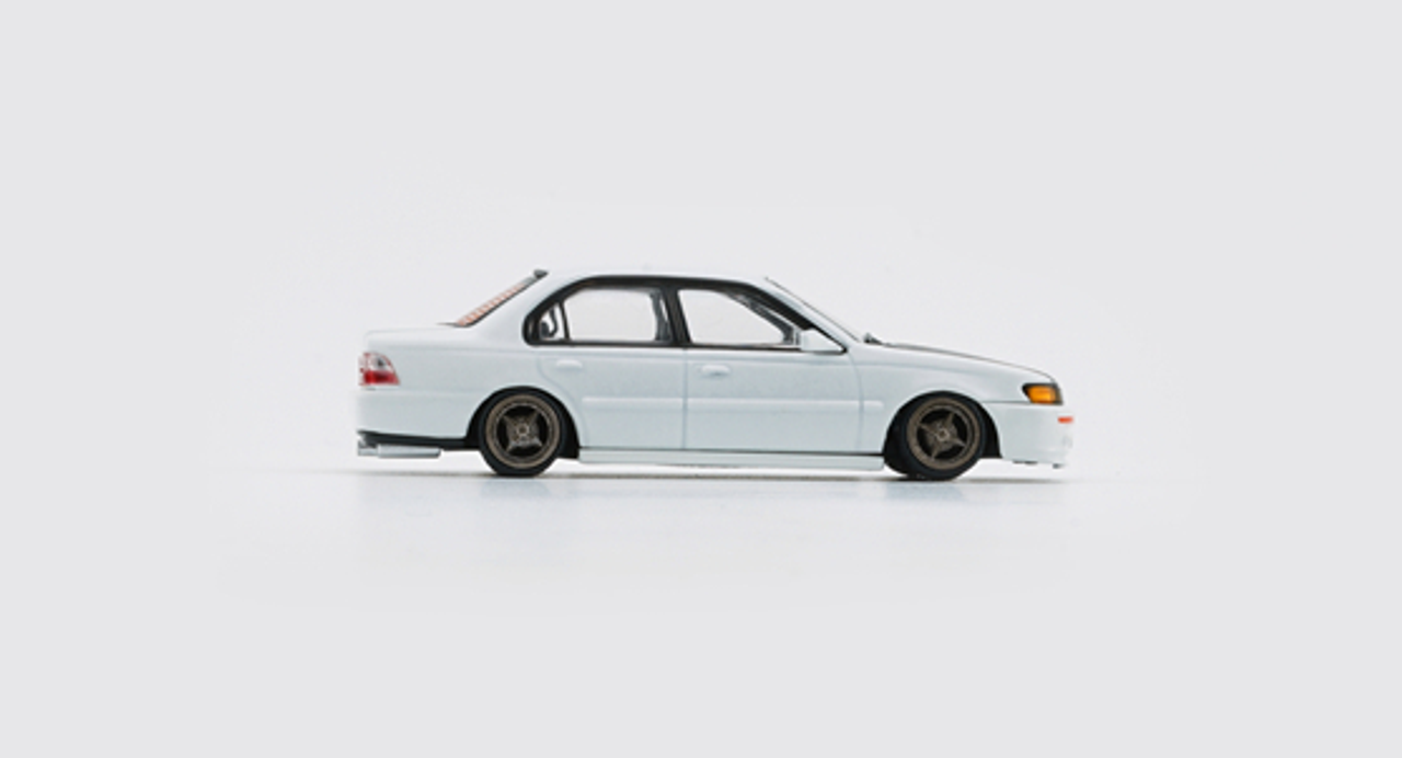 1/64 BM Creations Toyota Corolla 1996 AE100 -Pearl White w Carbon Bonnet / Yellow Lamp 