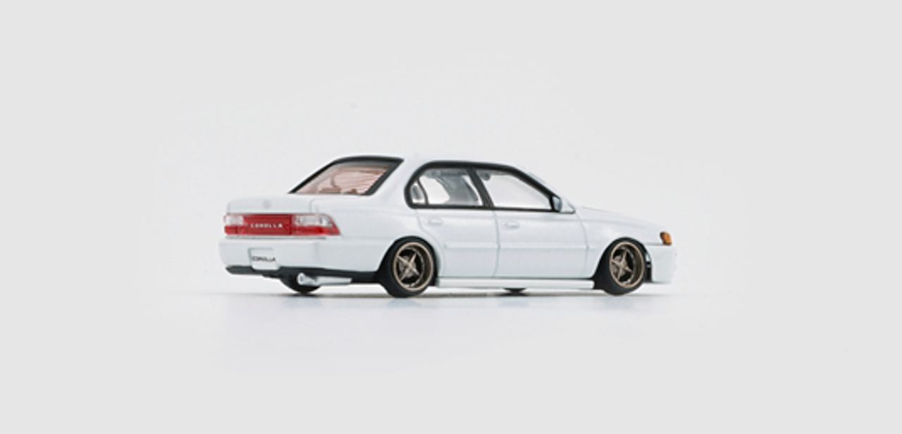 1/64 BM Creations Toyota Corolla 1996 AE100 -Pearl White w Carbon Bonnet / Yellow Lamp 