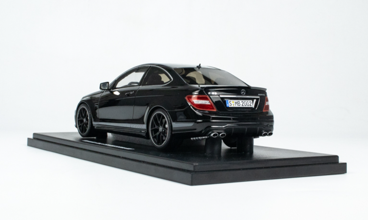 HOT国産GT スピリット 1/18 メルセデス・ベンツ C 63 S AMG セダン ホワイト 1000台限定 ディーラー特注 C63 乗用車