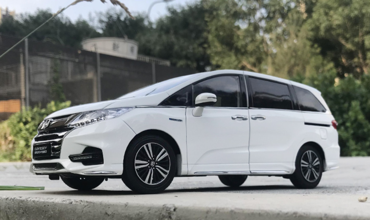 1/18 Dealer Edition 2019 Honda Odyssey (White) Diecast Car Model