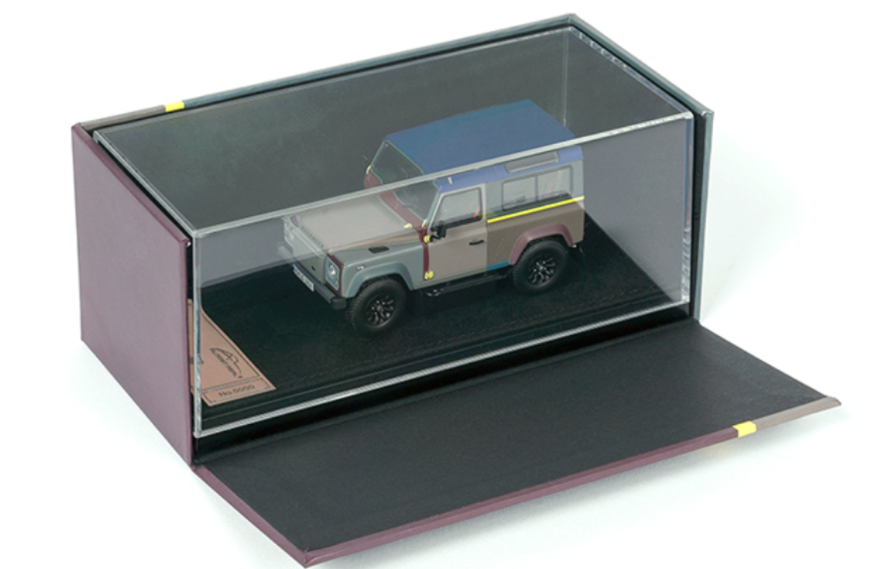 1/43 Almost Real AlmostReal Land Rover Defender 90 Paul Smith Edition 2015  Diecast Car Model