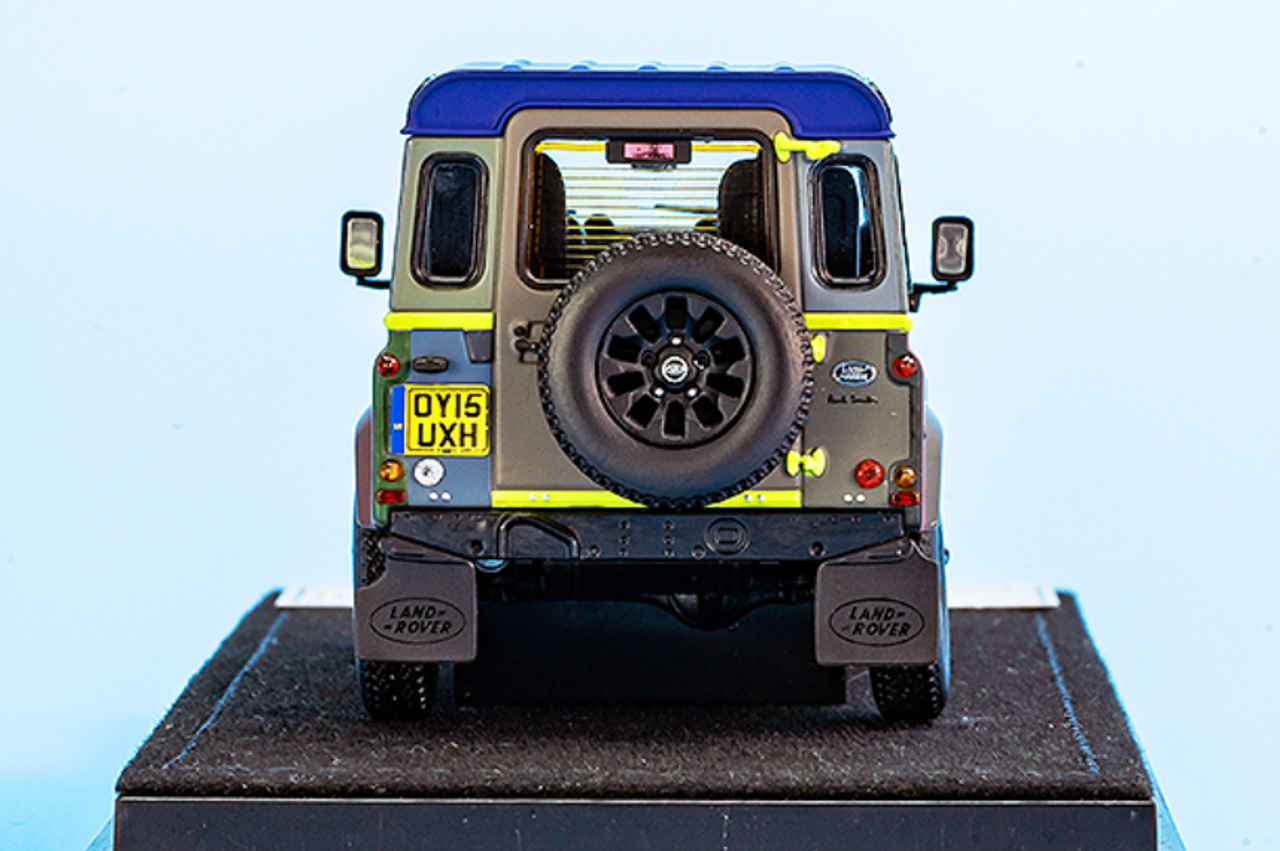 1/43 Almost Real AlmostReal Land Rover Defender 90 Paul Smith Edition 2015 Diecast Car Model