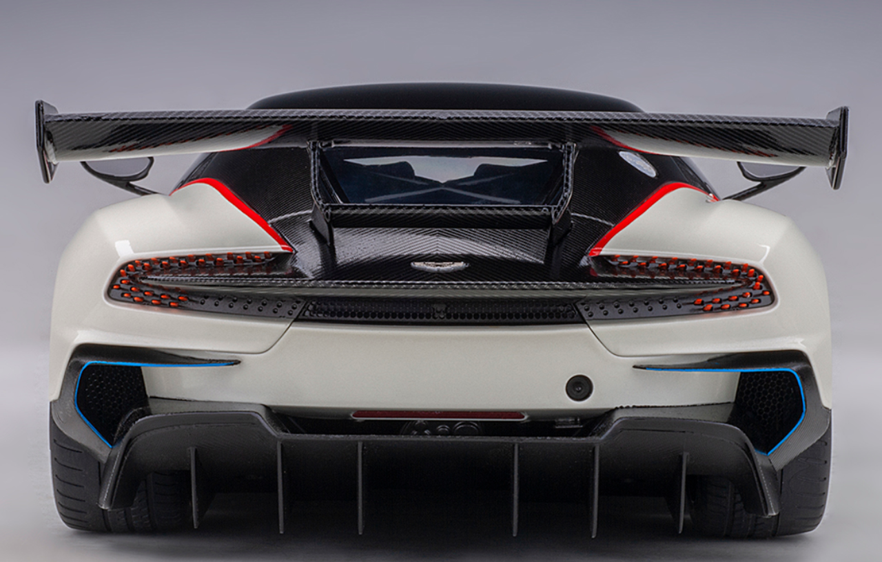 1 18 Autoart Aston Martin Vulcan Stratus White W Blue