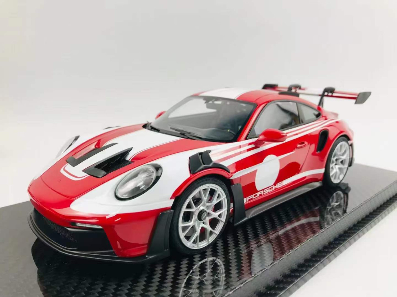 タミヤPorsche 911 GT3 R Jägermeister 風ボディ 1/18 VIP Porsche 911 992 GT3 RS (Jagermeister) Resin Car Model