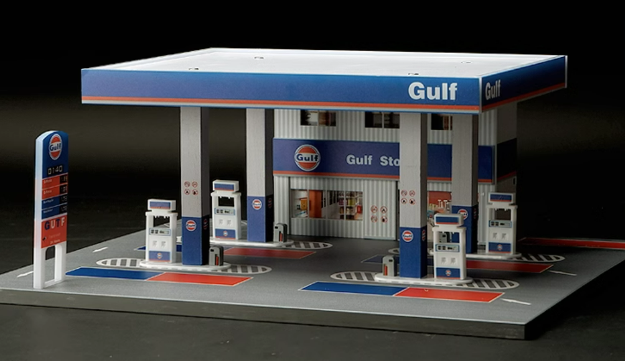 1/64 Gulf Gas Station Car Model Diorama with Lights (car models not included)