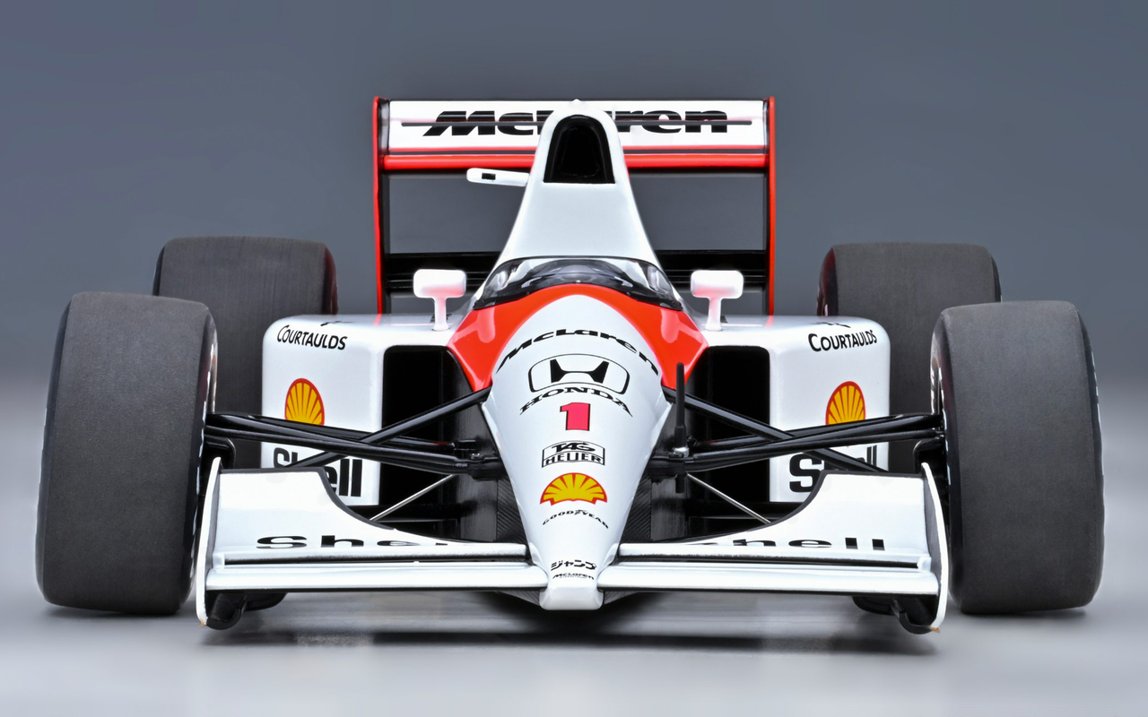 1/18 AUTOart 1991 McLaren Honda MP4/6 Japanese GP with McLaren 