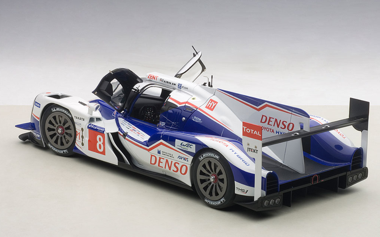 1/18 AUTOart Toyota TS040 HYBRID LEMANS 2014 A.DAVIDSON, S.BUEMI, N.LAPIERRE #8 (WEC 2014 MANUFACTURERS’ & DRIVERS’ CHAMPION) Diecast Car Model 81416