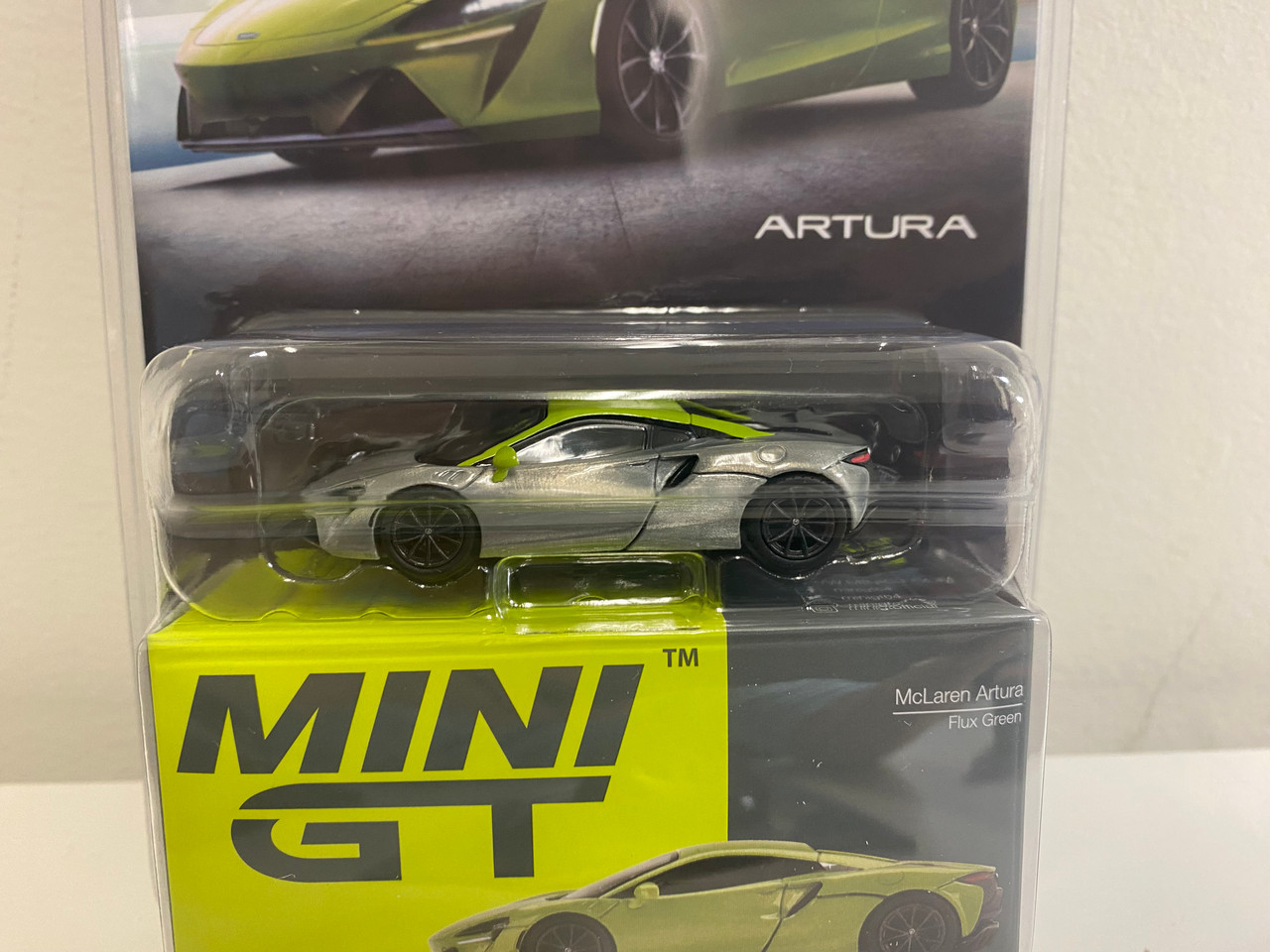 CHASE CAR 1/64 Mini GT McLaren Artura (Flux Green) Diecast Car Model