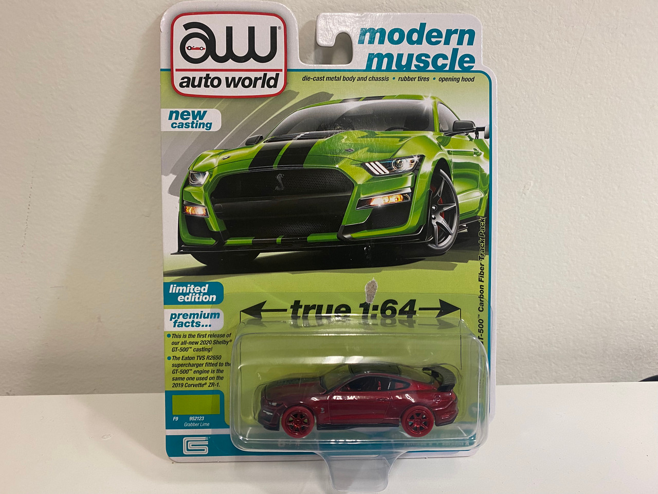 CHASE CAR 2020 Shelby GT500 Carbon Fiber Track Pack Red and Black Top "Modern Muscle" Limited Edition 1/64 Diecast Model Car by Auto World