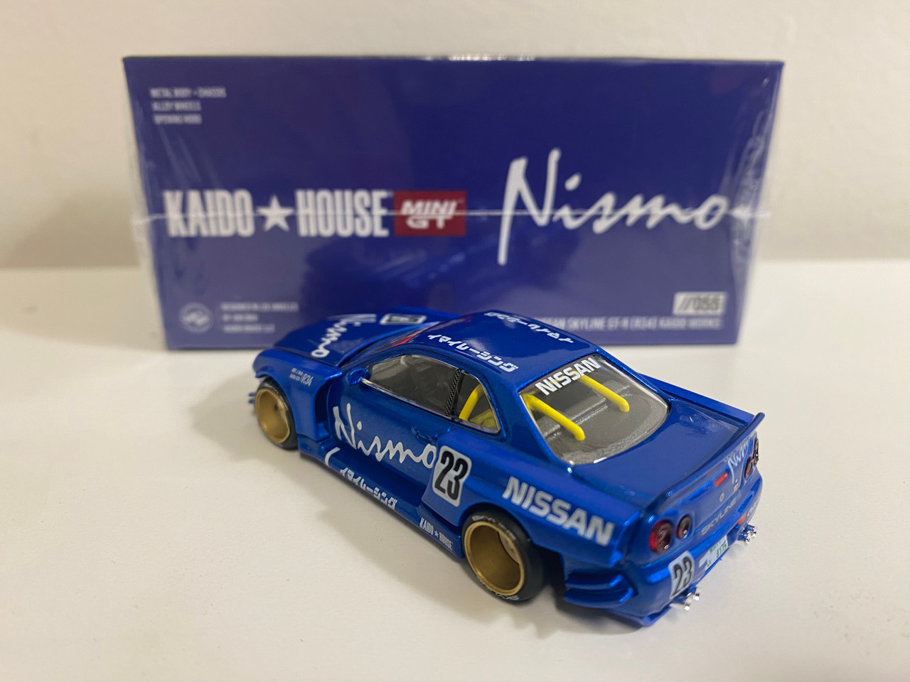 CHASE CAR 1/64 Kaido House & Mini GT Nissan Skyline GT-R (R34) Kaido Works V3 Diecast Car Model