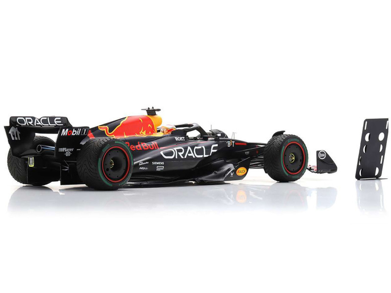 1/18 Spark 2023 Formula 1 Oracle Red Bull Racing RB19 No.1 Oracle Red Bull Racing Dutch GP Winner Max Verstappen Car Model with Pit Board
