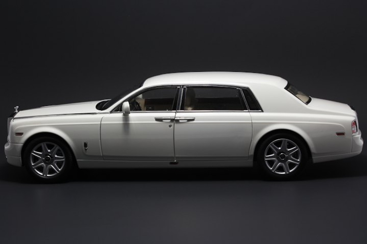 1/18 Kyosho Rolls-Royce Phantom Extended Wheelbase (EWB) (English White) Diecast Car Model