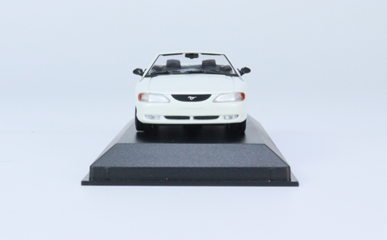 1/43 Minichamps 1994 Ford Mustang Cabriolet (White) Car Model