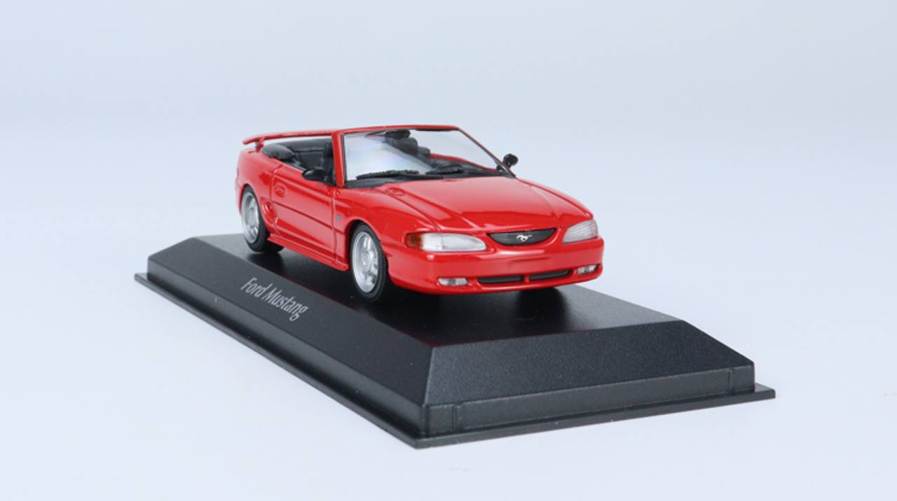 1/43 Minichamps 1994 Ford Mustang Cabriolet (Red) Car Model