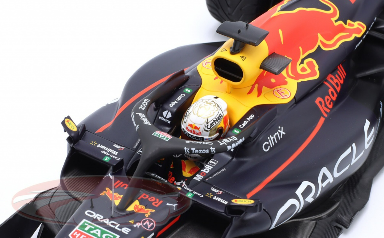 1/18 Minichamps 2022 Formula 1 Max Verstappen Red Bull RB18 #1 Winner Japan GP World Champion Car Model with Collector Box