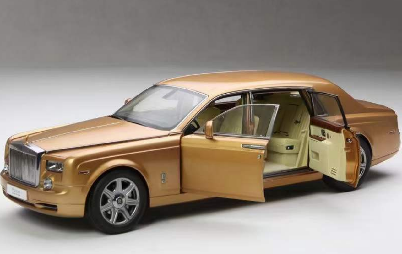 1/18 Kyosho Rolls-Royce Phantom VII (Gold Bronze) Diecast Car Model