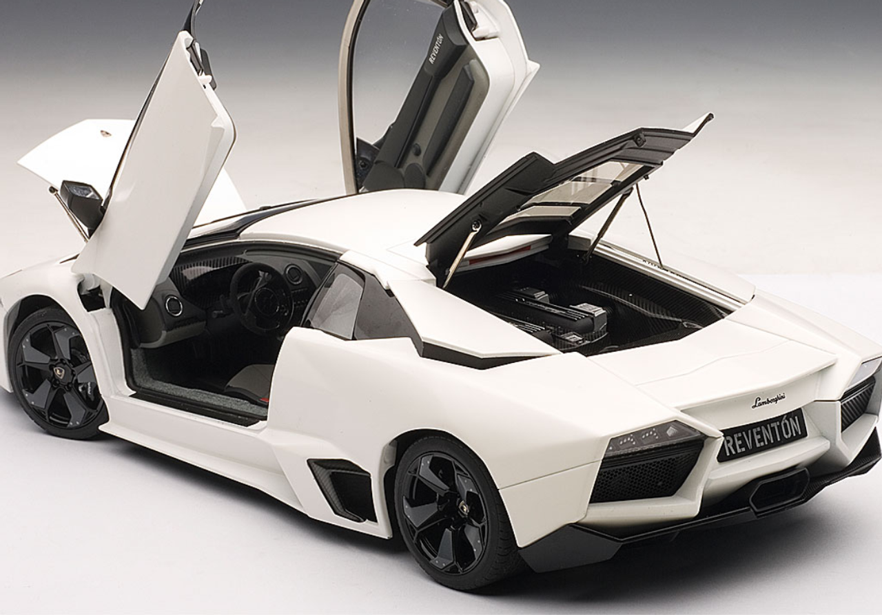 1/18 AUTOart Lamborghini Reventon (Matt White) Diecast Car Model 74594