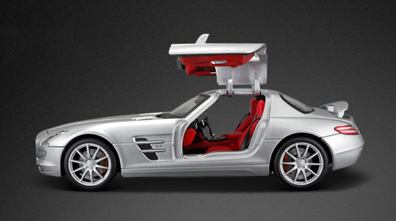 1/18 Maisto Mercedes-Benz Mercedes SLS AMG (Silver) Diecast Car Model