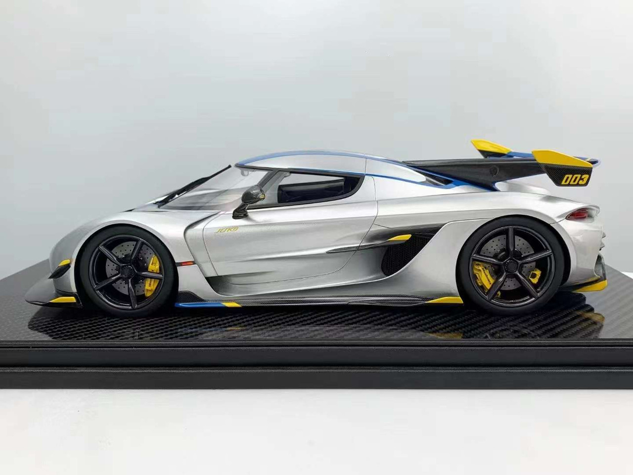 1/18 Frontiart Koenigsegg Jesko Attach (Moon Silver) Resin Car