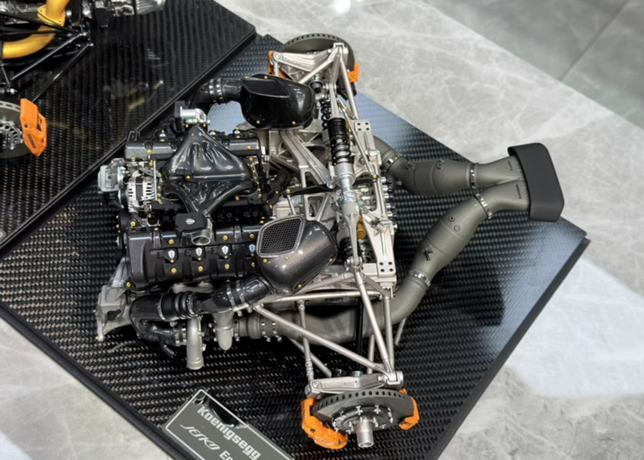 1/6 Frontiart Koenigsegg Jesko Engine Model Limited