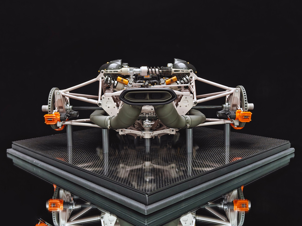 1/6 Frontiart Koenigsegg Jesko Engine Model Limited - LIVECARMODEL.com