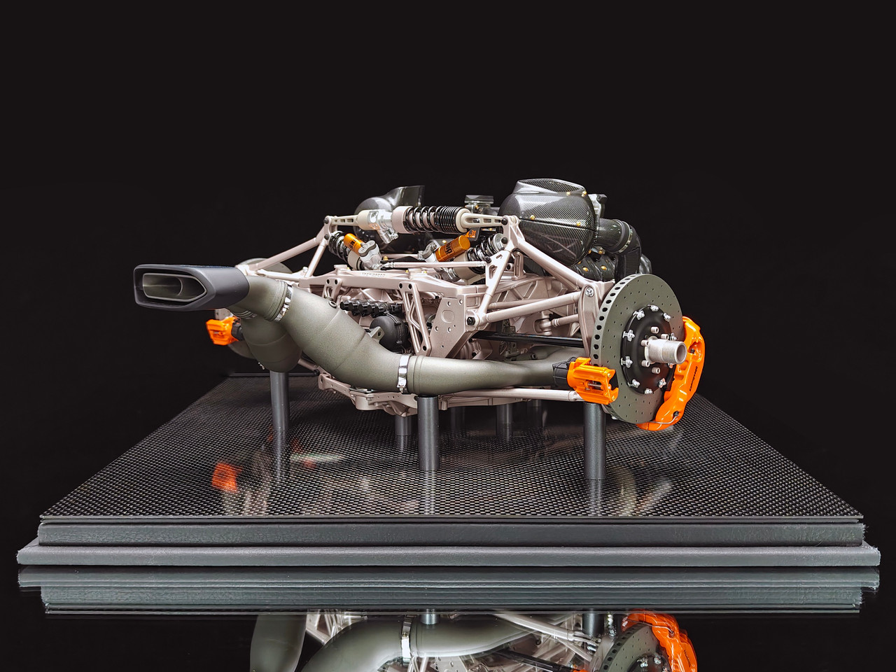 1/6 Frontiart Koenigsegg Jesko Engine Model Limited - LIVECARMODEL.com