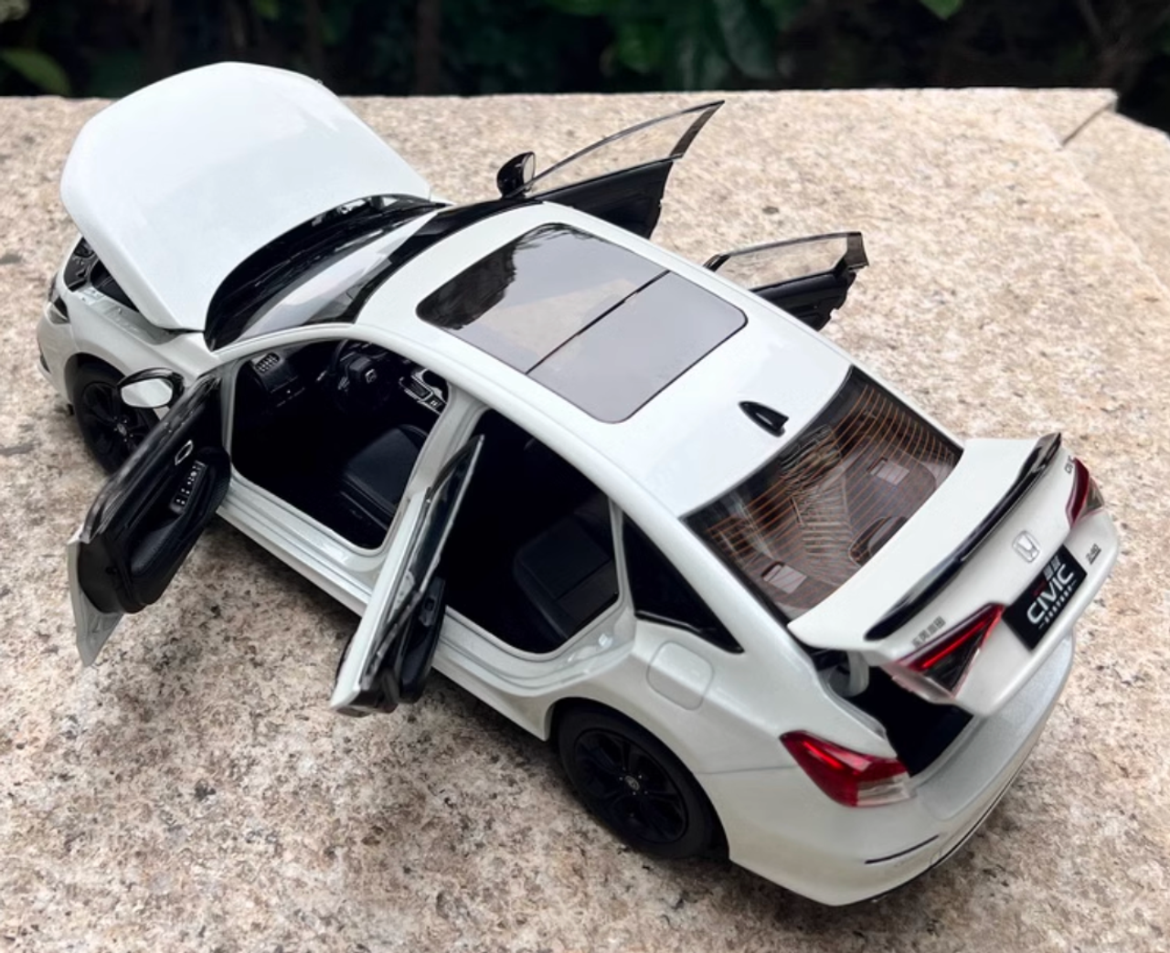 1/18 Dealer Edition 2022 Honda Civic 11th Generation (White) Diecast Car Model