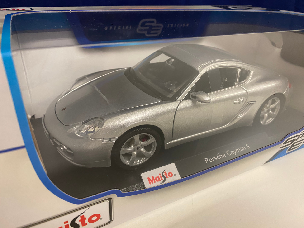 1/18 Maisto 2005 Porsche Cayman S (Silver) Diecast Car Model 