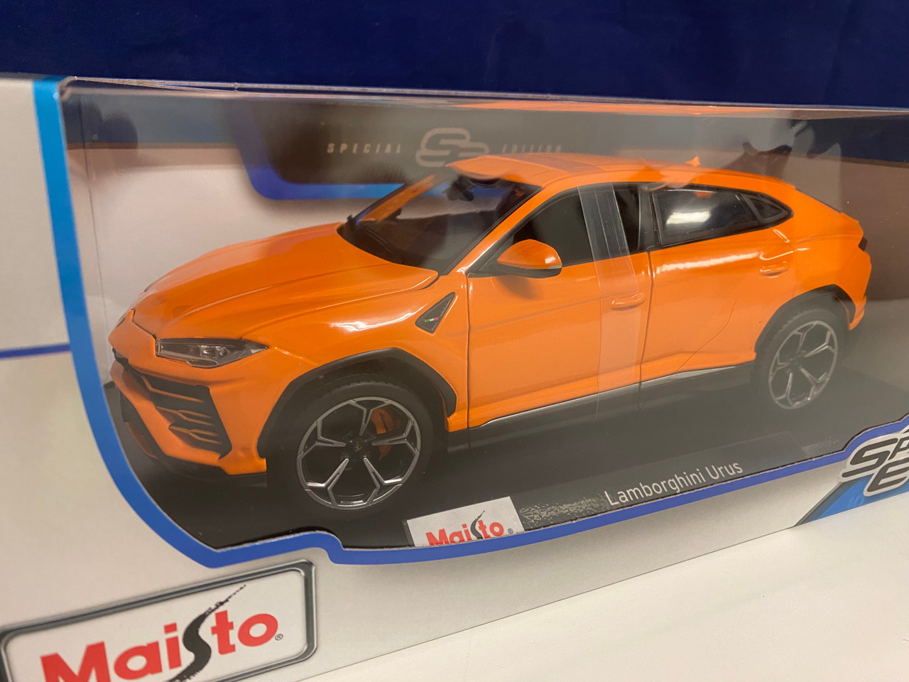 1/18 Maisto Lamborghini Urus (Orange) Diecast Car Model Special