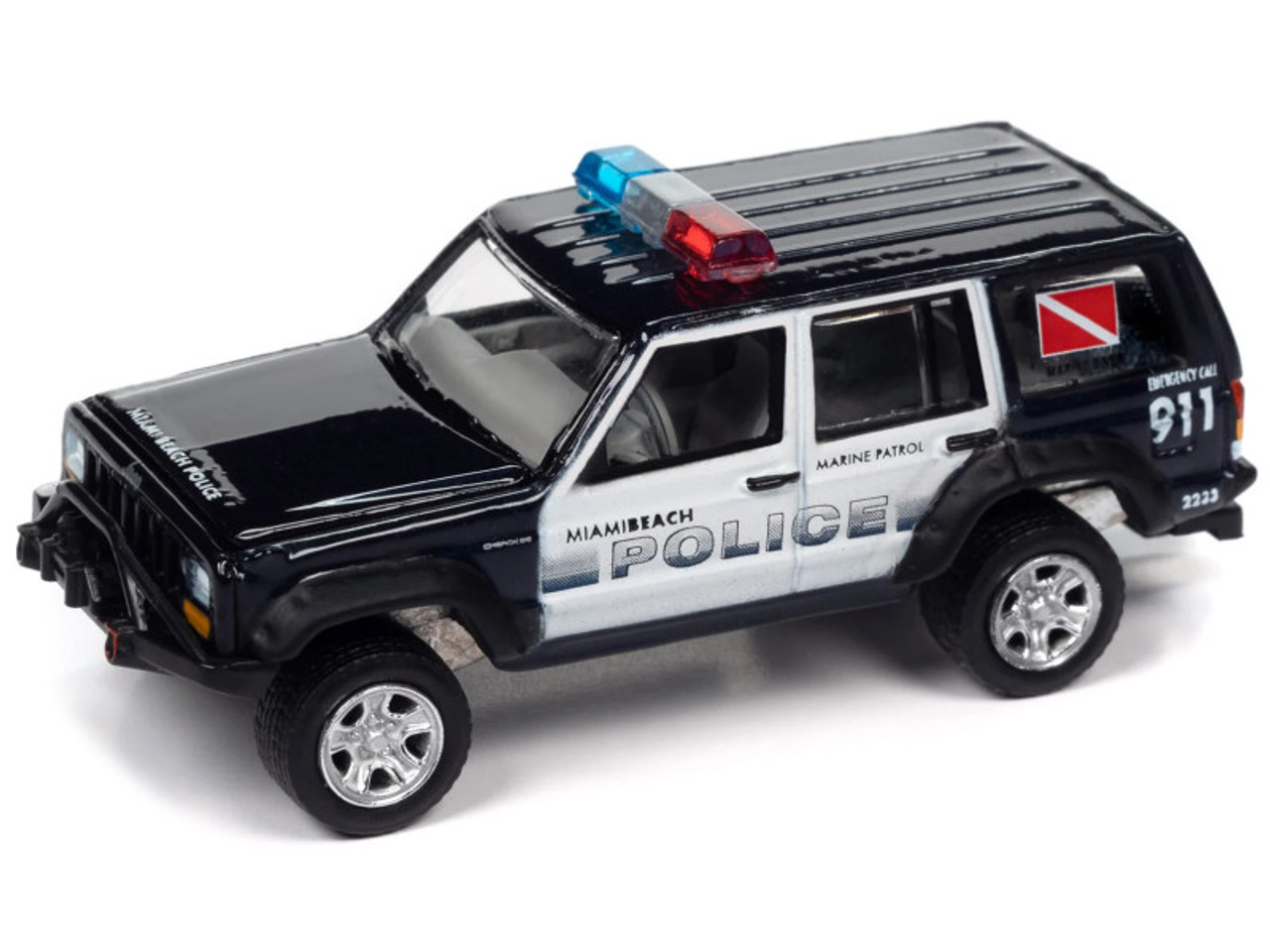 Jeep Cherokee XJ Black and White "Miami Beach Police" with Boat and Trailer "Tow & Go" Series Limited Edition to 3504 pieces Worldwide 1/64 Diecast Model Car by Johnny Lightning
