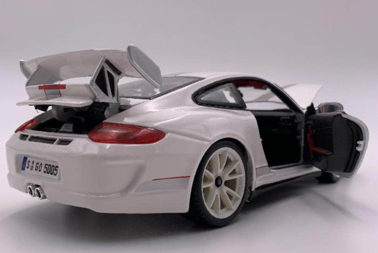 1/18 BBurago Porsche 911 GT3 RS 4.0 (White) Diecast Car Model