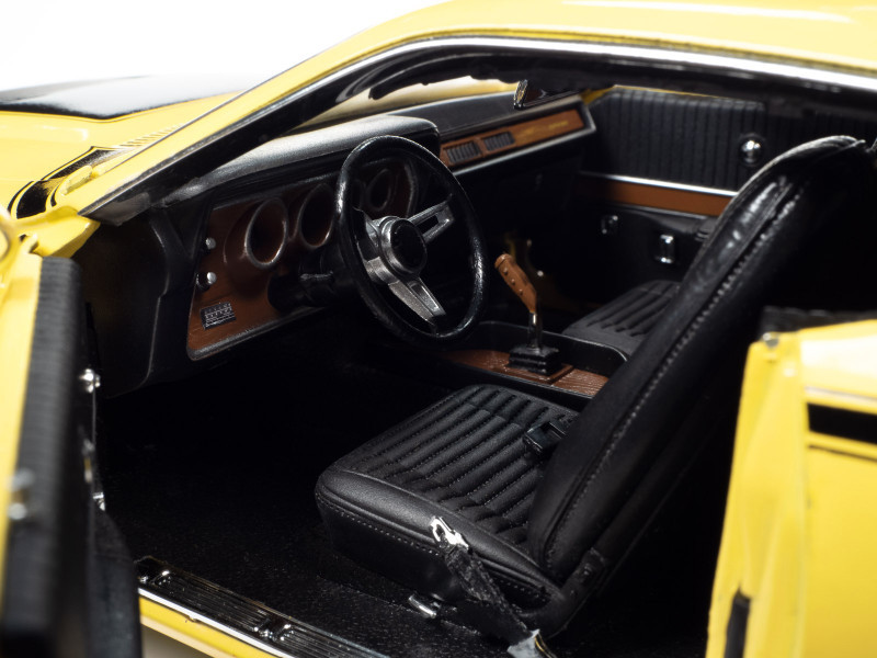 1/18 Auto World 1971 Dodge Charger Super Bee Top Banana Yellow
