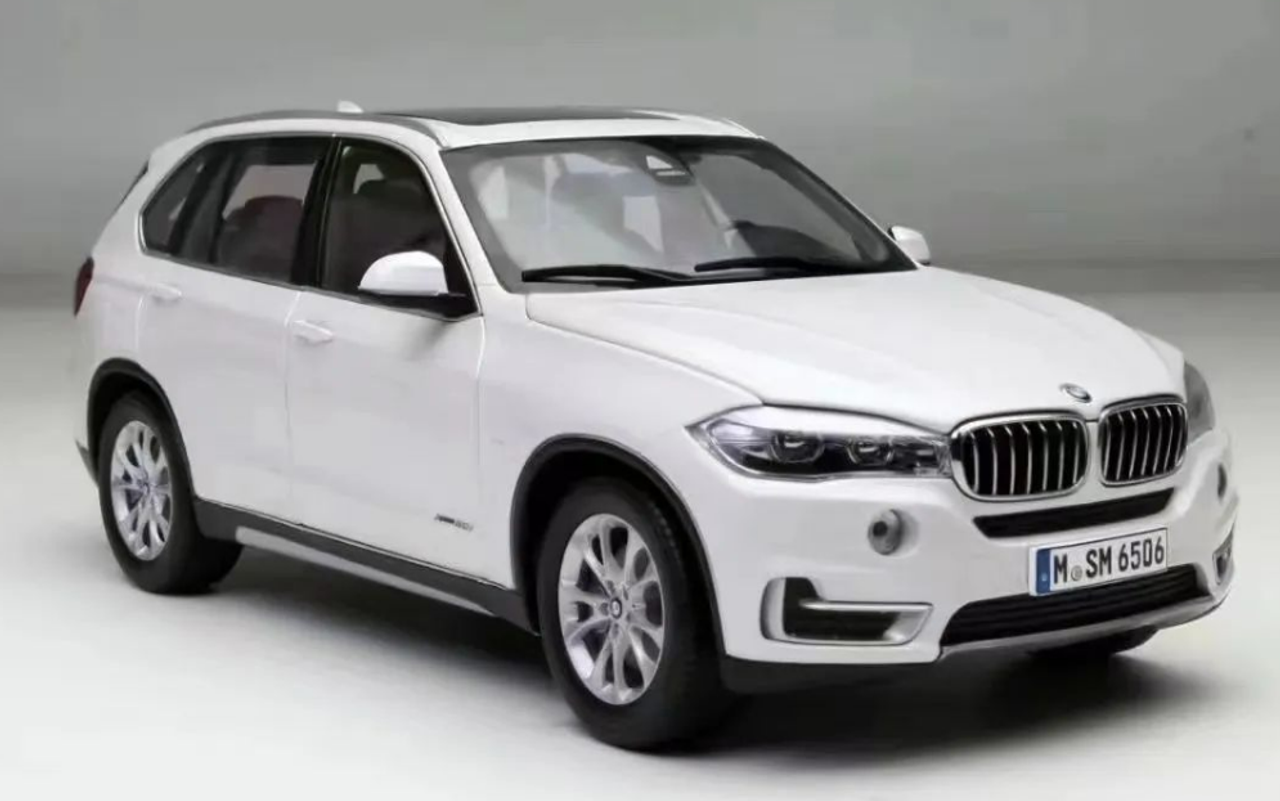 1/18 BMW X5 F15 Generation (2013-2018) (White) Diecast Car Model