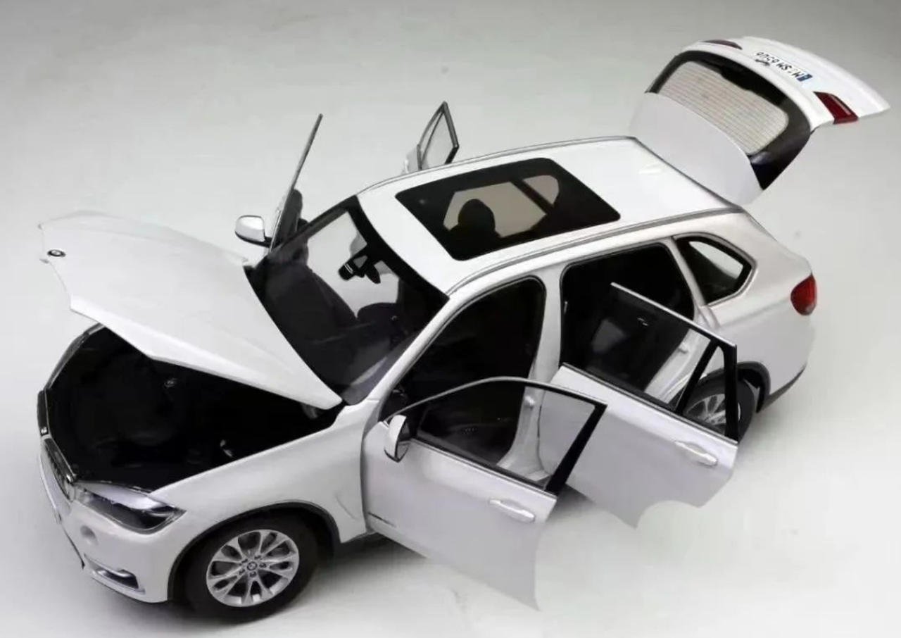 BMW X5 1/18 ダイキャスト ホワイト 1/18 BMW X5 F15 Generation (2013-2018) (White) Diecast Car
