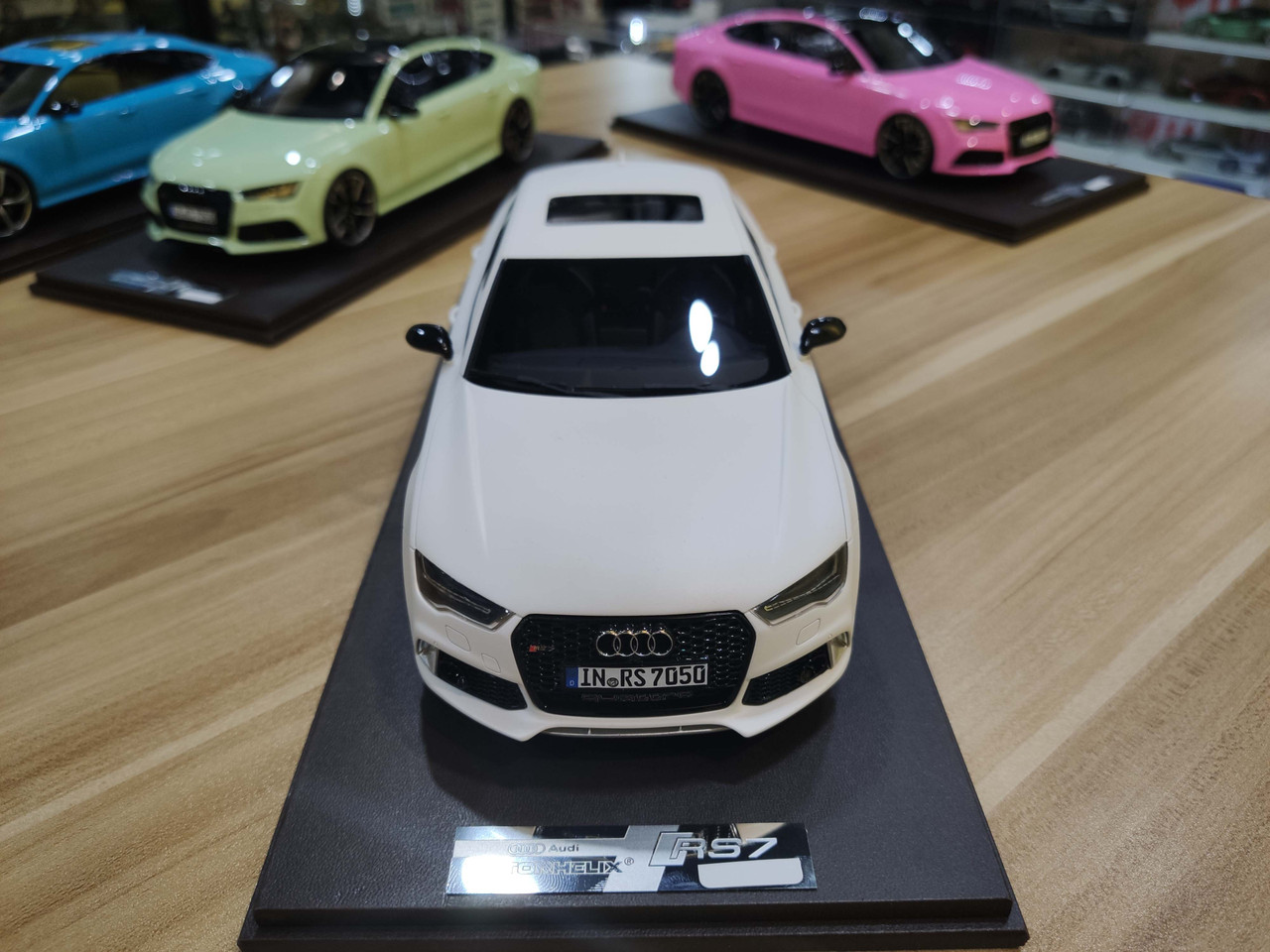 1/18 Motorhelix Audi RS7 (Matt Pearl White) Resin Car Model