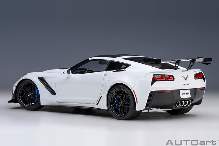 1/18 AUTOart 2019 Chevrolet Corvette ZR1 C7 (Arctic White) Car
