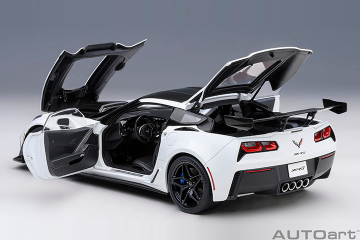 1/18 AUTOart 2019 Chevrolet Corvette ZR1 C7 (Arctic White) Car