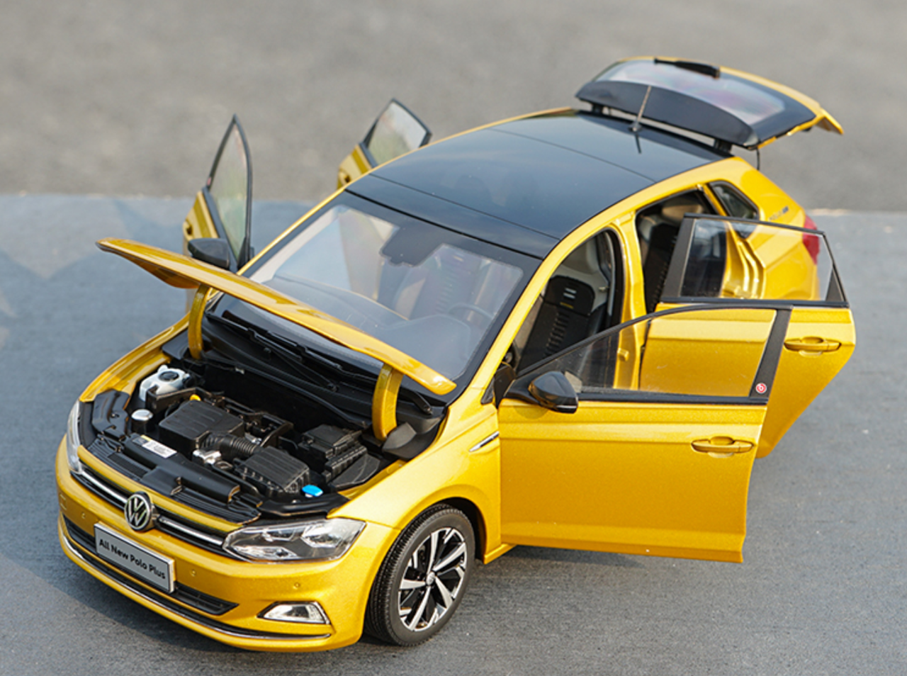 1/18 Dealer Edition Volkswagen VW Polo Plus (Yellow / Gold) Diecast Car Model