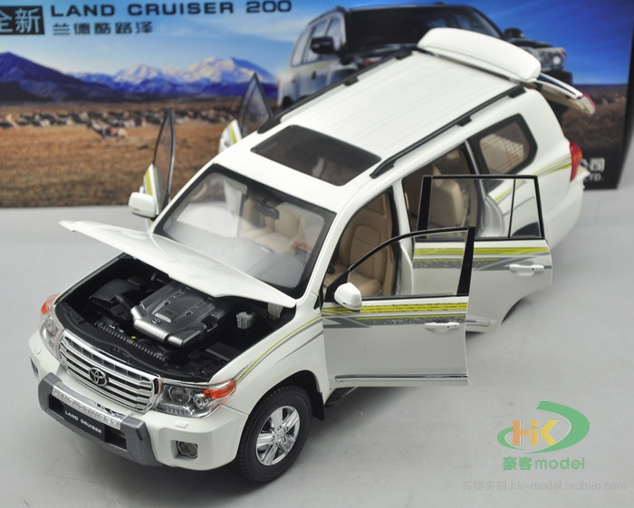 1/18 Dealer Edition Toyota Land Cruiser LC200 (White) Diecast Car