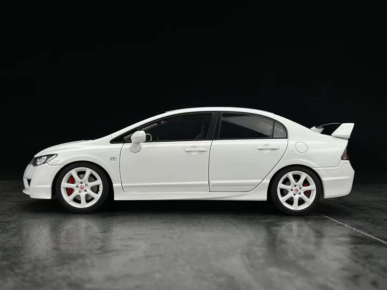 1/18 Well Honda Civic FD2 (White) Diecast Car Model