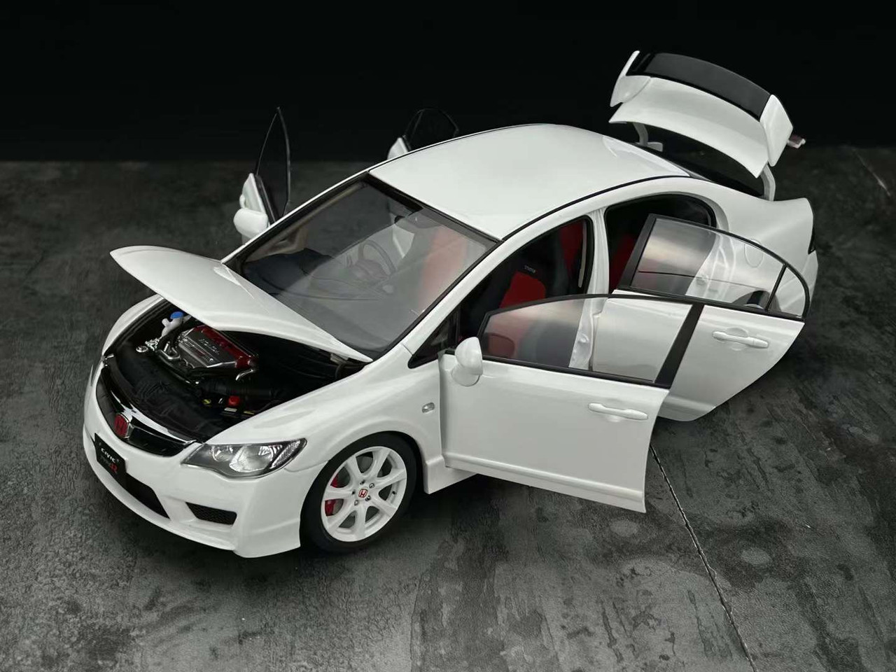 1/18 Well Honda Civic FD2 (White) Diecast Car Model