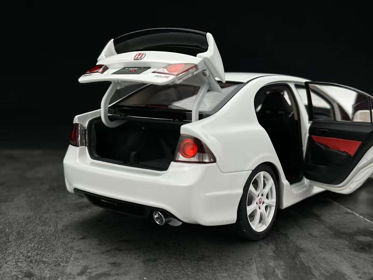 1/18 Well Honda Civic FD2 (White) Diecast Car Model