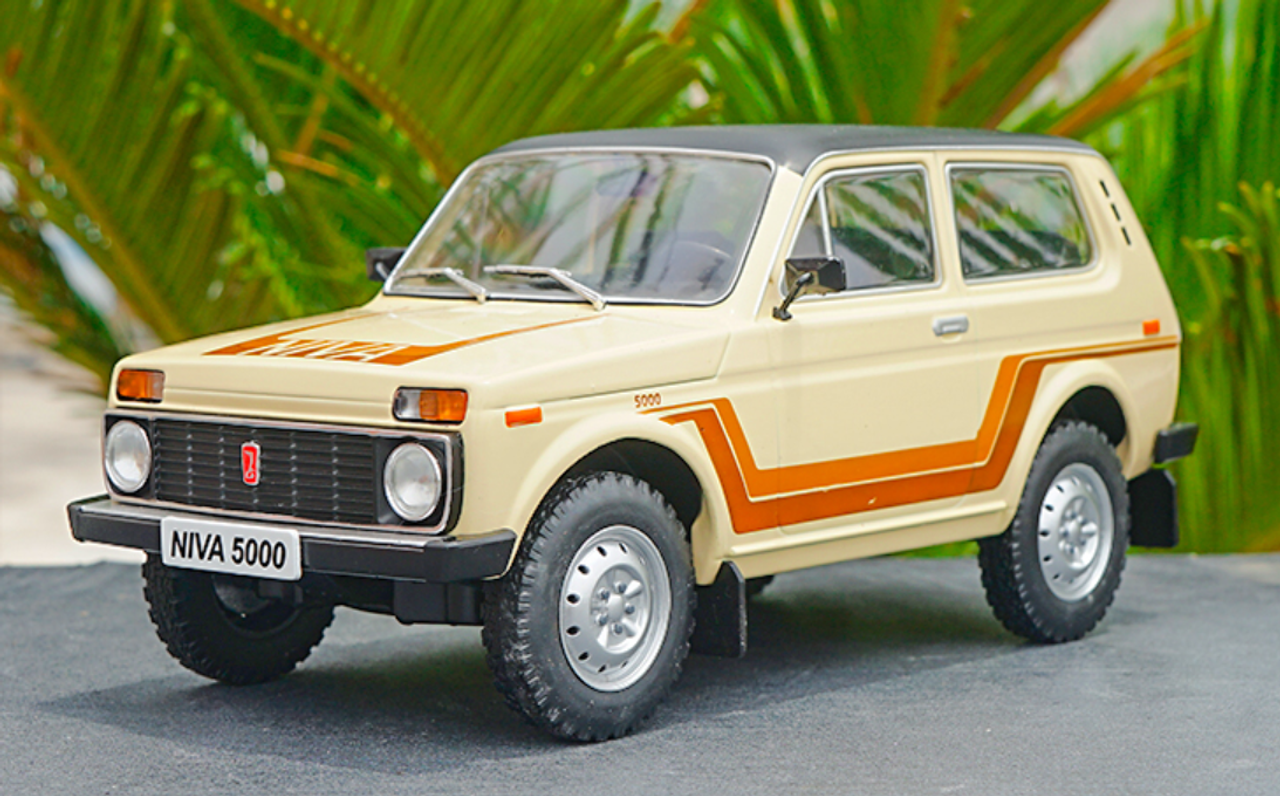 1/18 Model Car Group AvtoVAZ Lada Niva 5000 4x4 (Beige) Diecast Car Model