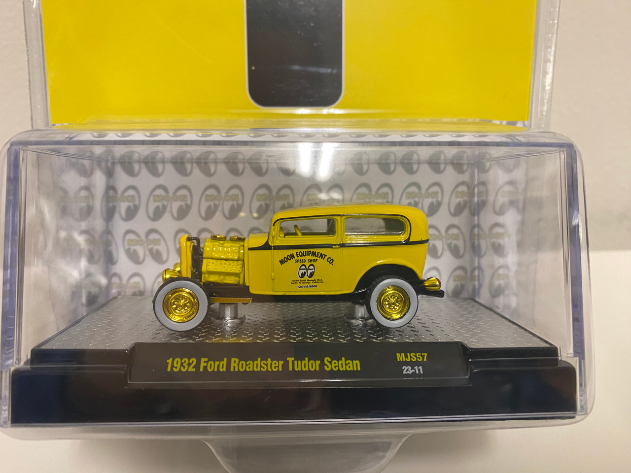 CHASE CAR 1/64 M2 Machines 1932 Ford Tudor Sedan Mooneye’s Limited Edition Diecast Car Model