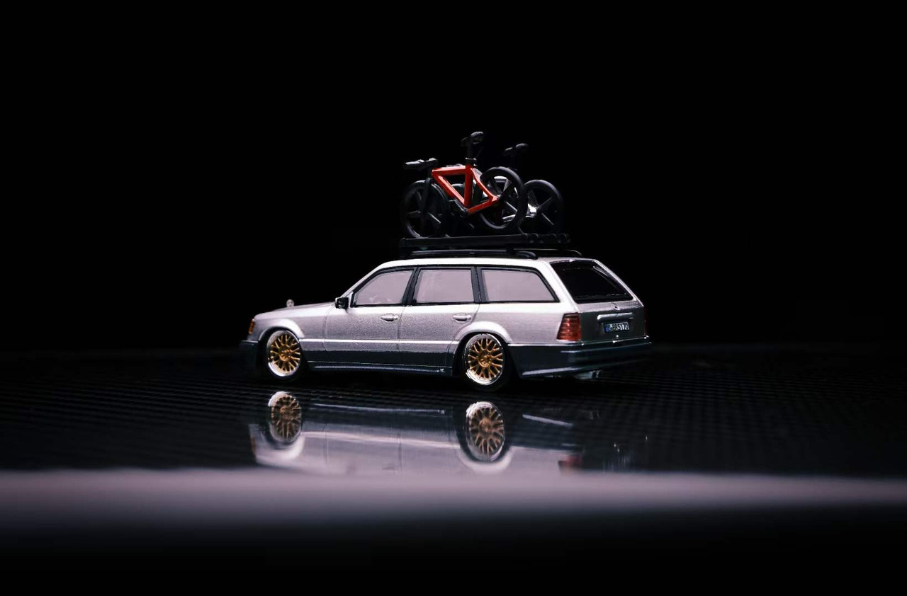 1/64 Mortal Mercedes-Benz E-Class E300 Wagon S124 (Silver) Diecast Car Model