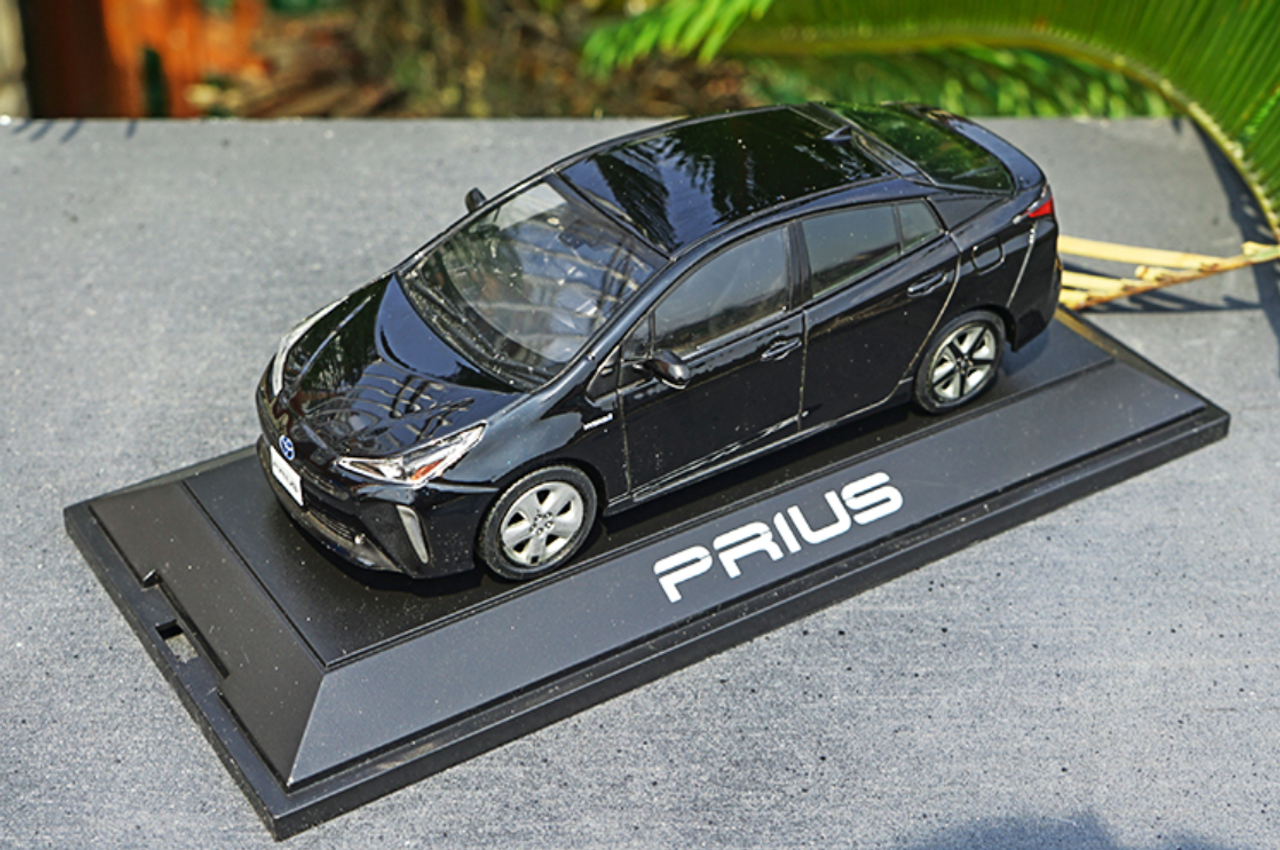 1/30 Dealer Edition Toyota Prius 4th Generation (XW50; 2015-present) (Black) Diecast Car Model