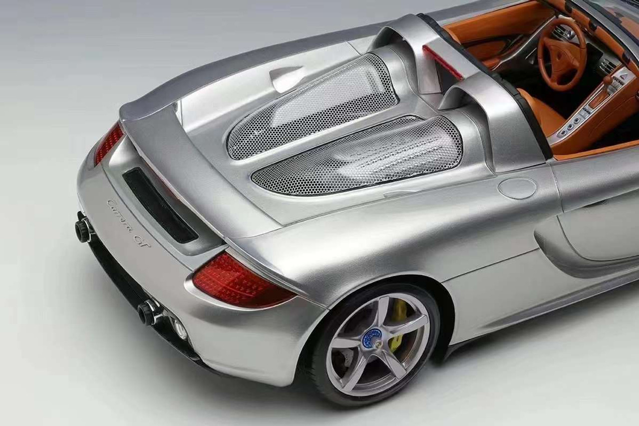 1/18 Make Up 2004 Porsche Carrera GT (GT Silver) Car Model