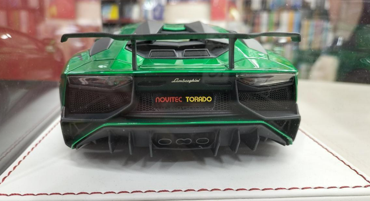 1/18 DG Lamborghini Aventadaor LP750-4 SV Novitec (Green) Resin Car Model